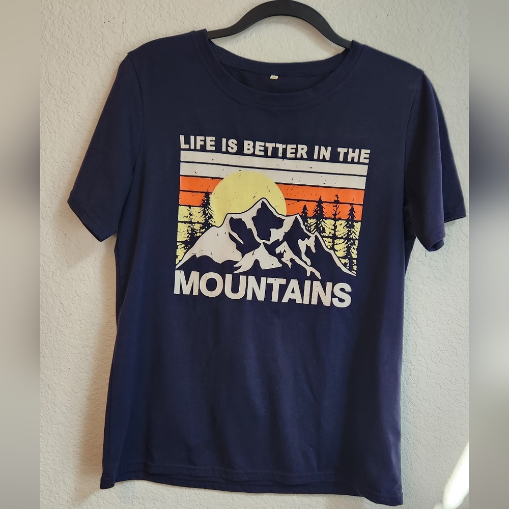 Life is Better in the Mountains T-Shirt, Size‎ M
